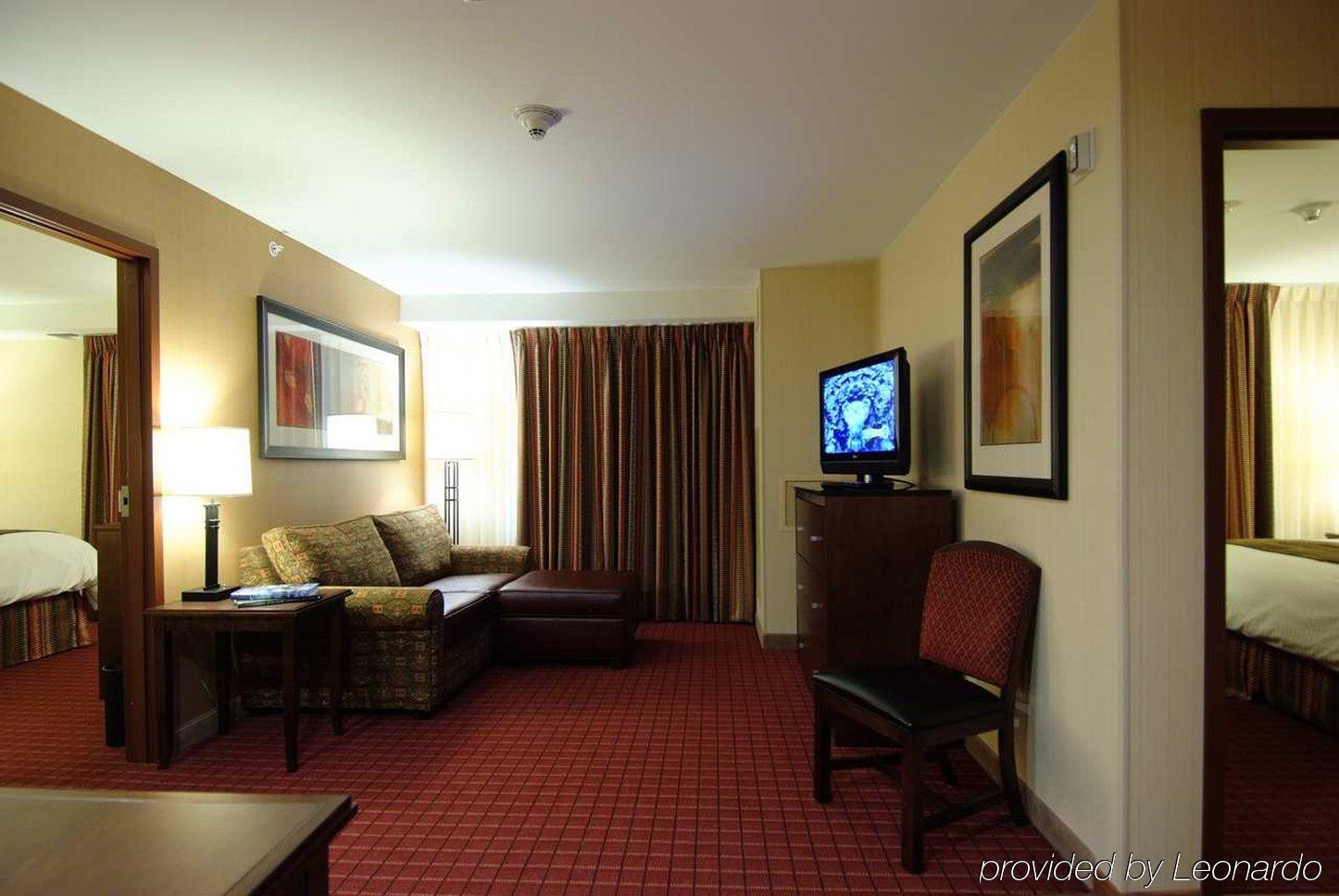 Embassy Suites Anchorage Room photo